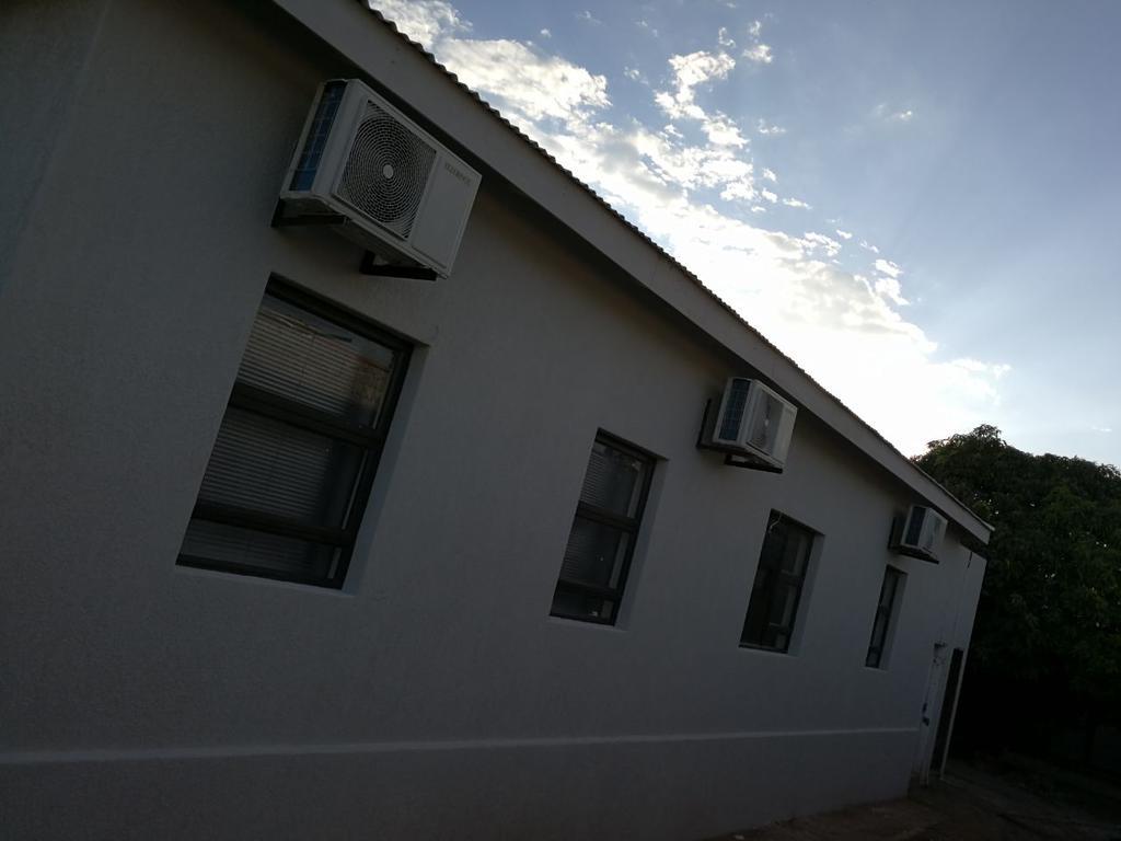 Tsumeb Guesthouse Kamho Kültér fotó