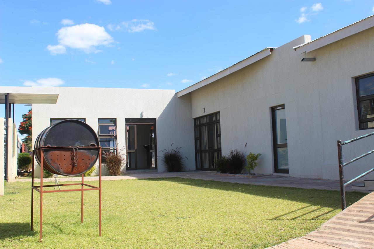Tsumeb Guesthouse Kamho Kültér fotó